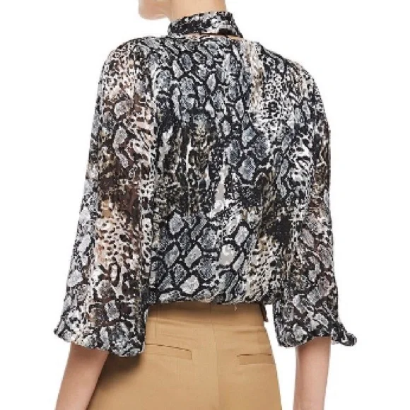 Alice + Olivia ‘Luba’ snake print silk-blend blouse with detachable collar - Picture 5 of 12